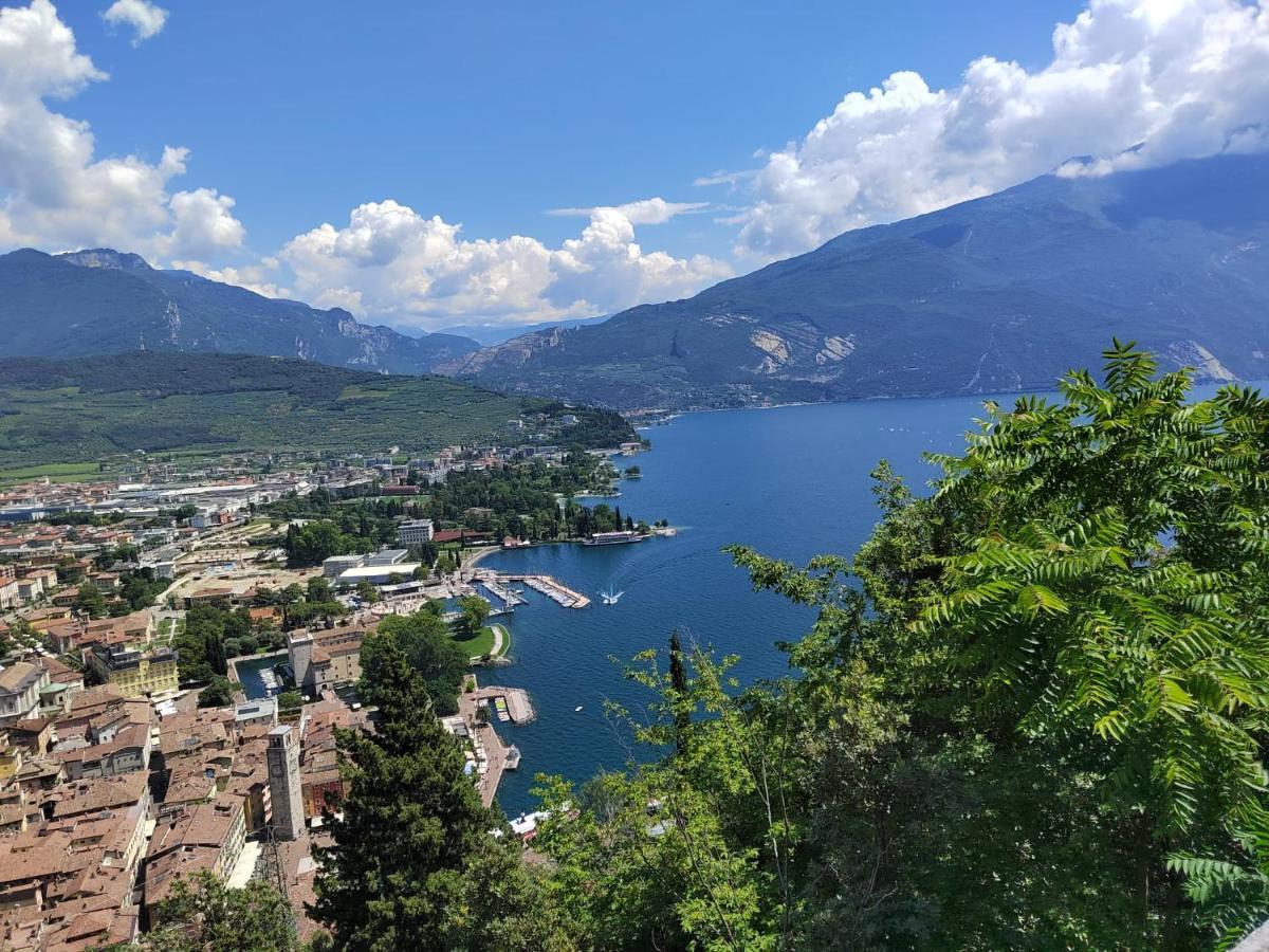 Appartamento Peppino Mit Seeblick Und Pool ริวาเดลการ์ดา ภายนอก รูปภาพ